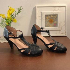 Black t-strap vintage feel heels